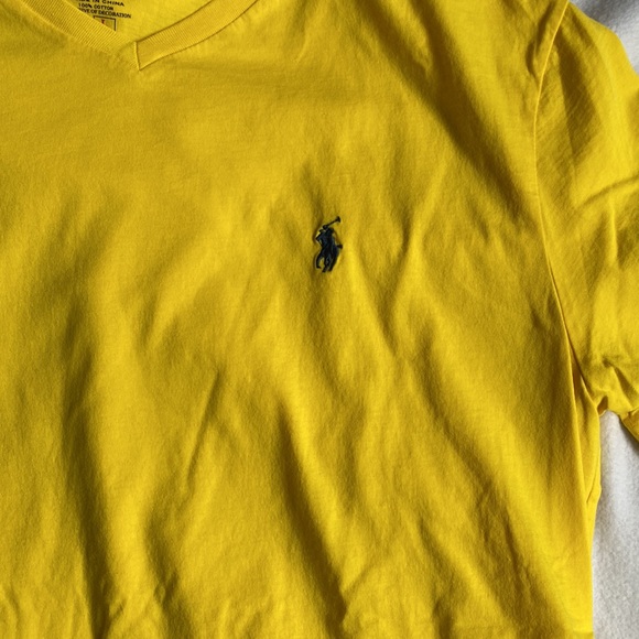 Polo by Ralph Lauren Vneck - Picture 2 of 3